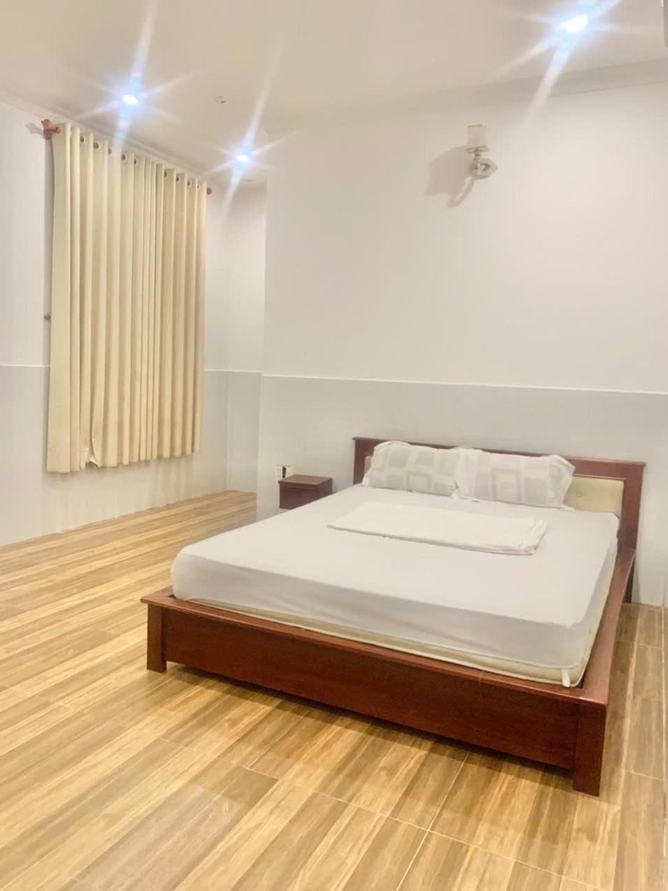 Khach San Tan Cuu Long Hotel Binh Chanh Exterior photo